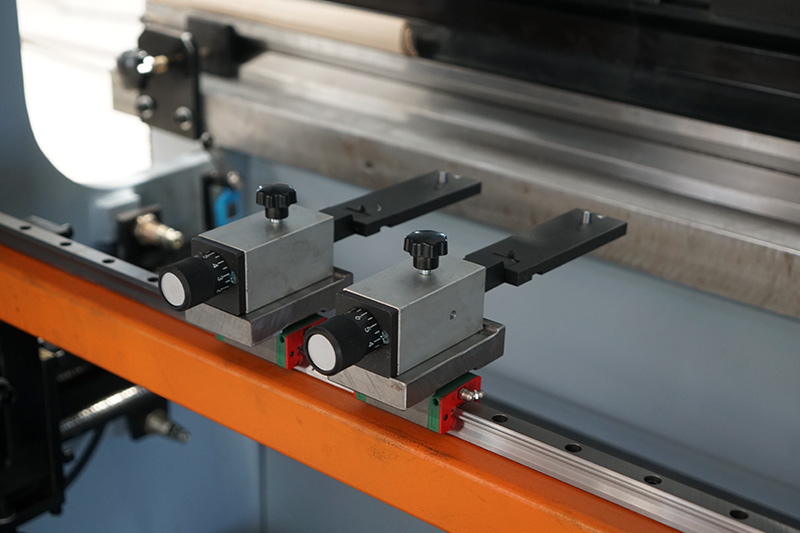 Economical Twisted Axis CNC Press Brake Machine with E21 Control System